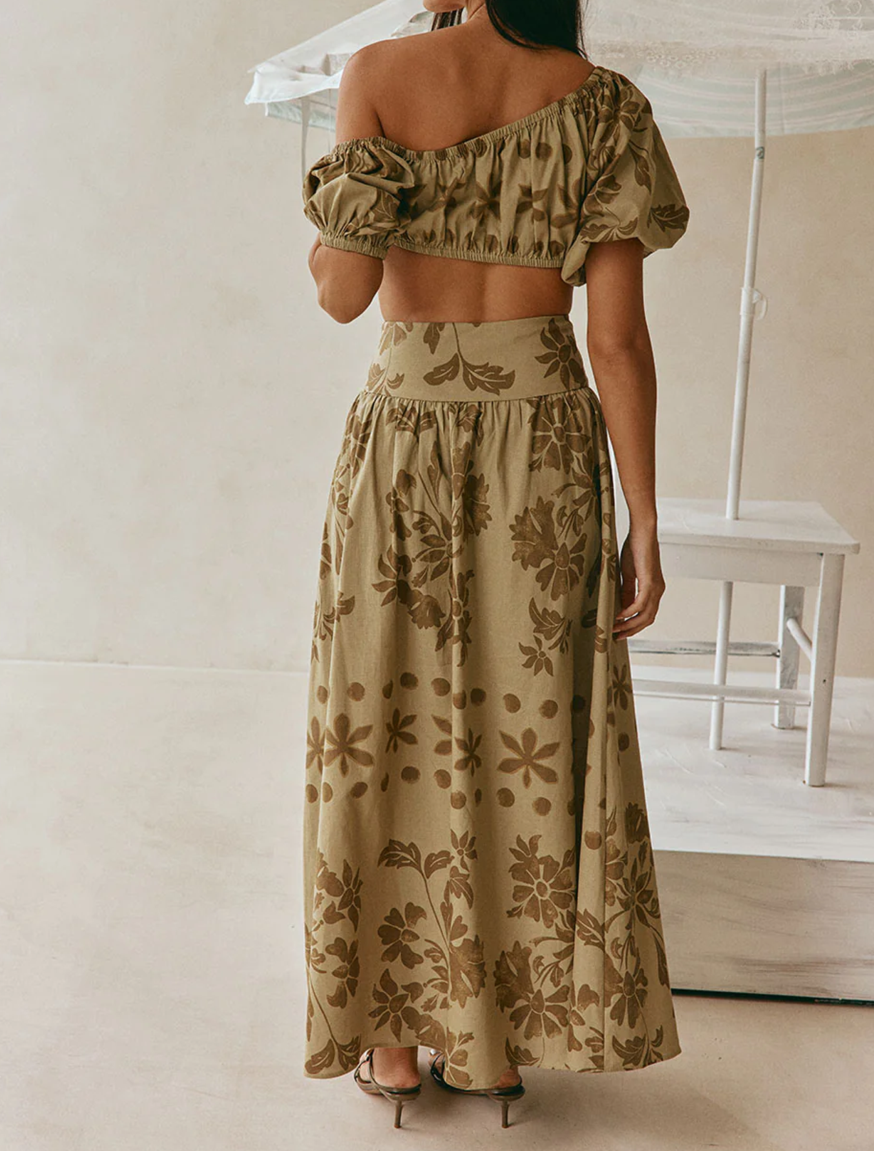 Effortless Green Floral Print Matching Set for Women with Off Shoulder Puff Sleeve Maxi Skirt