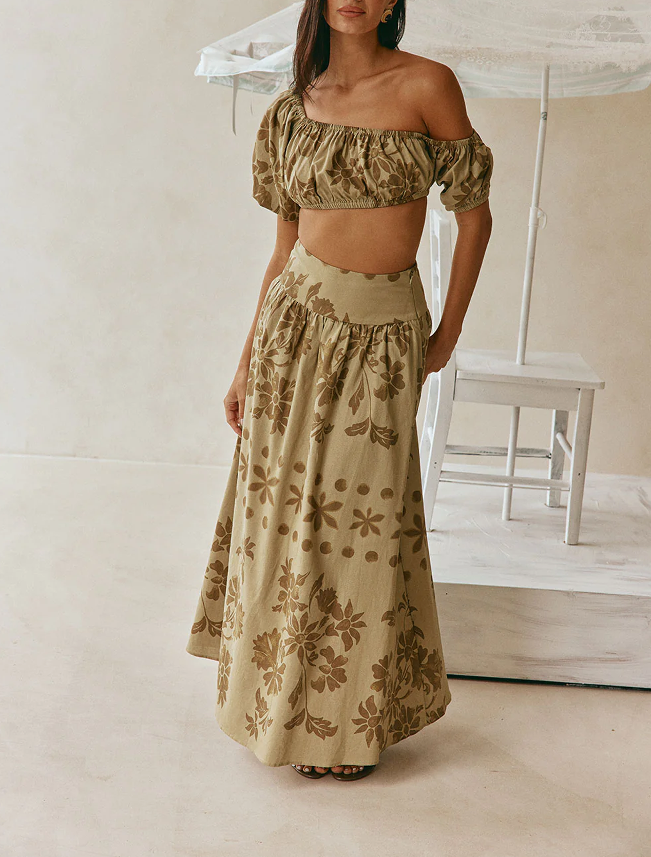 Effortless Green Floral Print Matching Set for Women with Off Shoulder Puff Sleeve Maxi Skirt