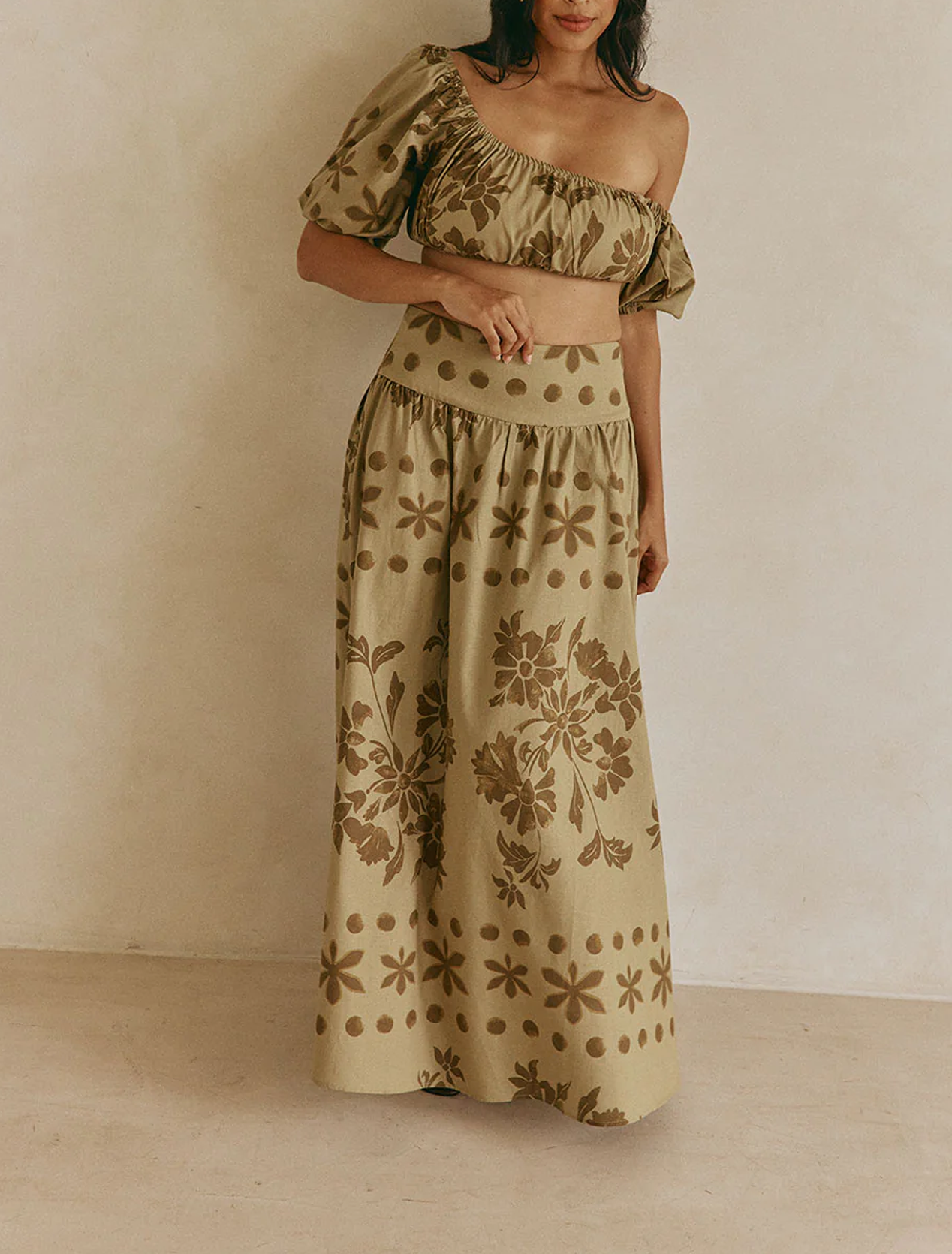 Effortless Green Floral Print Matching Set for Women with Off Shoulder Puff Sleeve Maxi Skirt